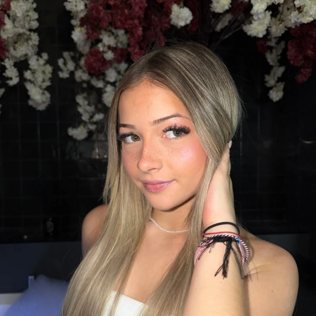 Carla la Baby (carlalababy), créatrice de contenu de 18 ans · portrait officiel